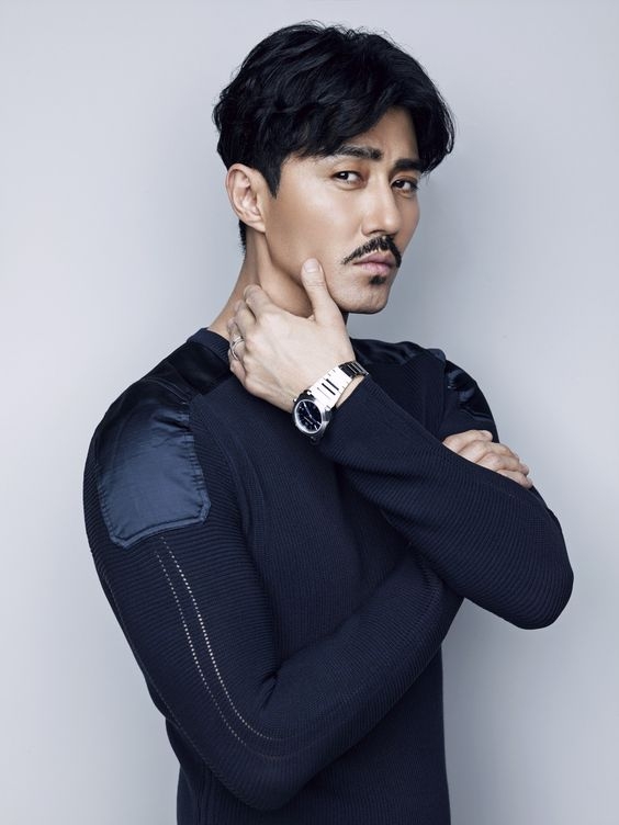 車勝元出演三流律師「申忠漢」，是唯一向跌入谷底的金賢洙伸出援手的律師。