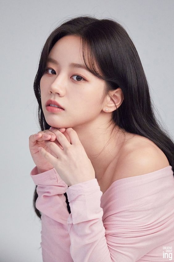 李惠利出演貧窮的兩班女兒「姜露瑞」，從事各種工作養家餬口