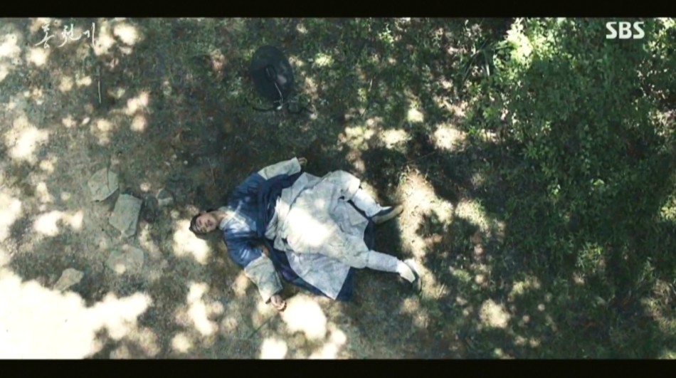 河藍從馬背上摔下來暈倒了，在夢境中見到了在牢獄中遇到了的老人，沒想到此人居然是河藍的爺爺河潭！