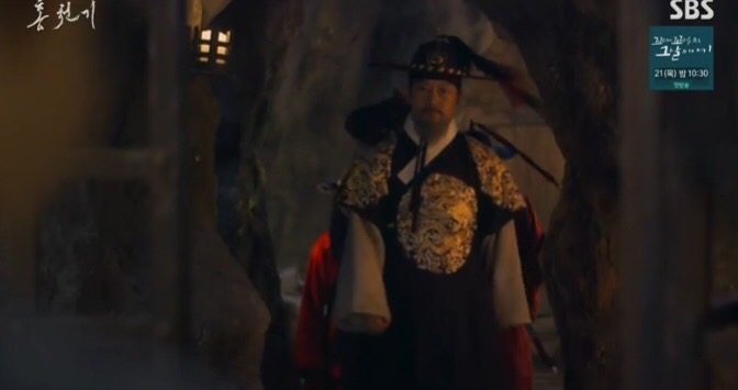 成祖知道朱香大君聽到他和亮明大君的對話時,趕到了地牢並和朱香大君單獨談判