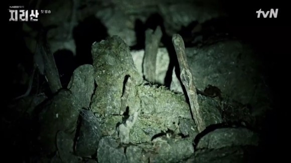 忽然姜賢祖腦海中出現了幻覺，於是依照腦中出現的景物徐伊江