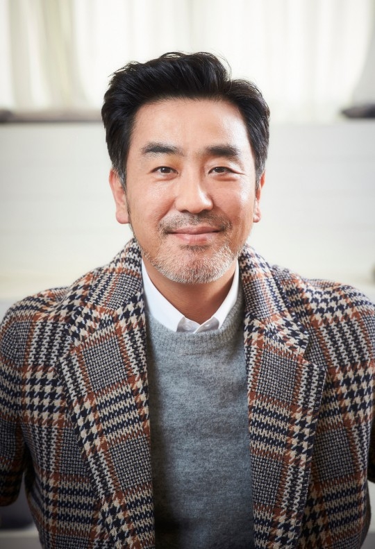 柳承龍則飾演受傷後,立馬能恢復的再生能力者「周元」,擁有守護女兒火熱的父愛