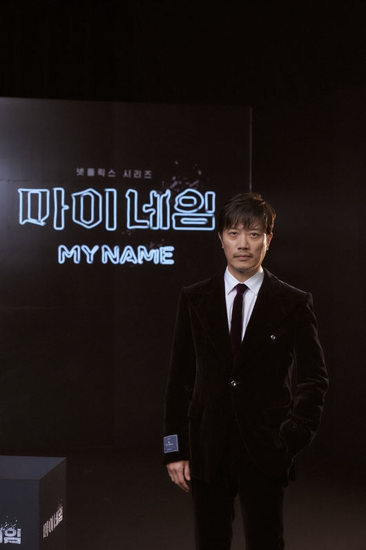 朴喜洵在劇中飾演國內最大的毒X組織東川派頭目「崔武進」