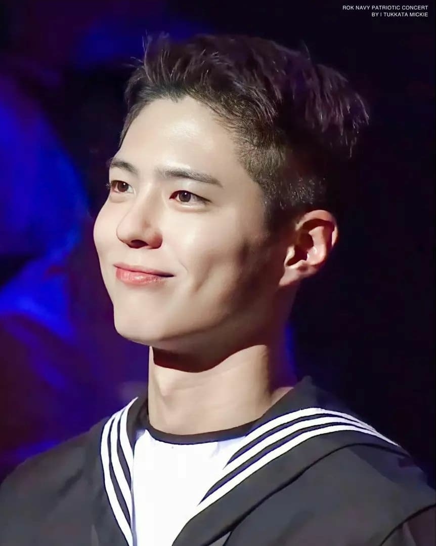 粉絲看到朴寶劍容光煥發的模樣紛紛表示「有軍人長這麼帥嗎哈哈，快點退伍想看你帥爆的演技」