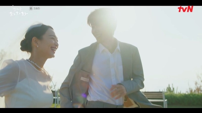 斗植與惠珍依舊難逃本職的魔掌，感覺小鎮上未來會多了一位「尹班長」啊～