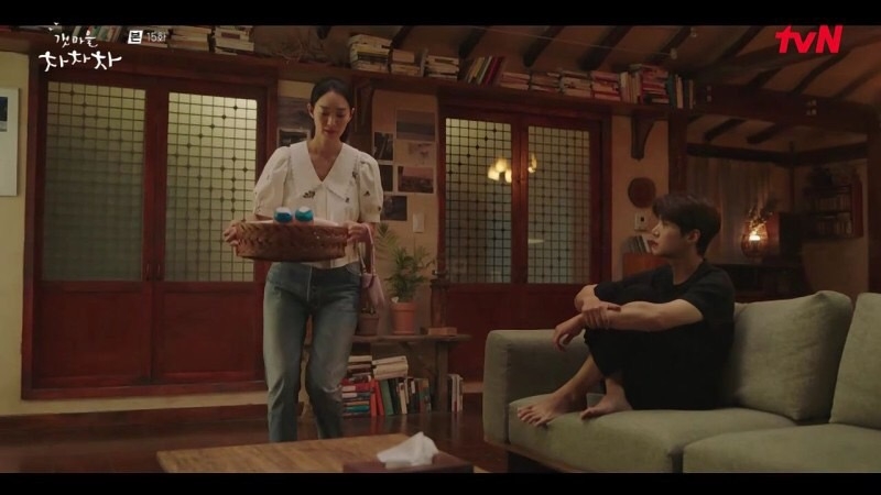 尹惠珍（申敏兒 飾）看不下去於是到他家幫他準備食物，這時斗植便開始向惠珍訴說「消失五年」的真相