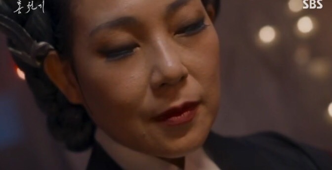 但星駐廳前任巫女美洙（蔡國熙 飾）卻在這時偕同朱香大君召喚魔王