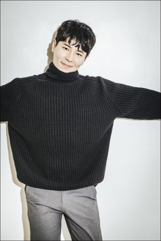 李奎炯2017年憑藉《秘密森林》、《機智牢房生活》大放異彩，接續也參與了不少作品，同時也接演了音樂劇！