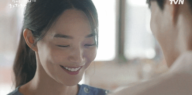 聽到咸允京（金珠妍 飾）和崔金哲（尹碩賢 飾）的聲音時，惠珍直接頭槌攻擊男友