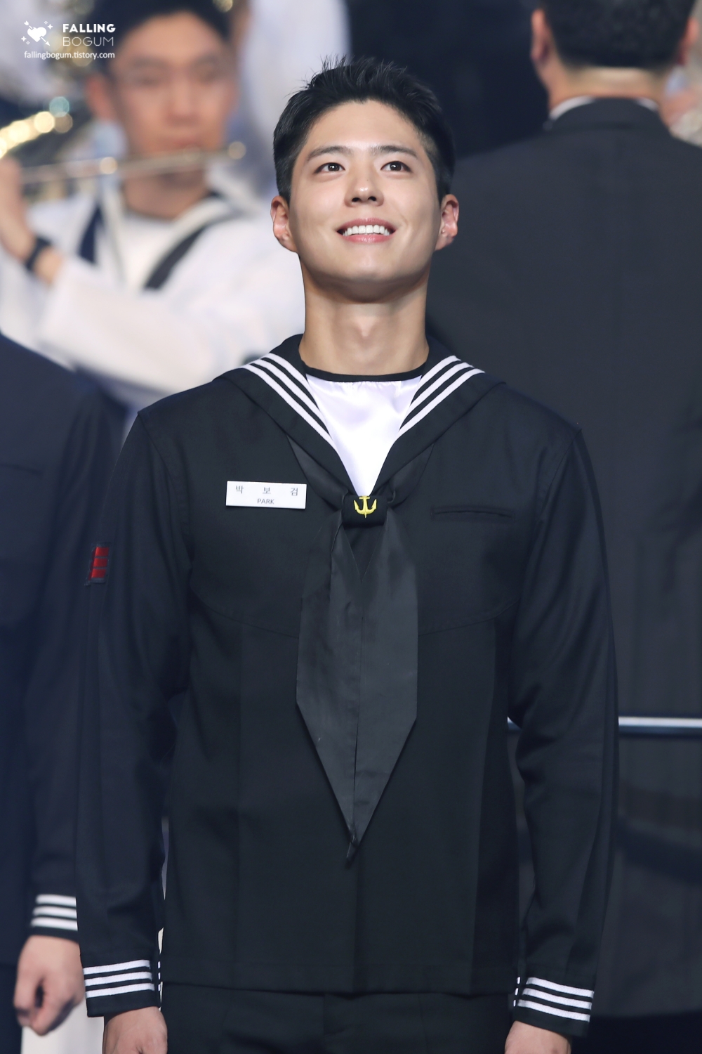 粉絲看到朴寶劍容光煥發的模樣紛紛表示「年紀越長越帥，眼神清澈又閃閃發光的寶劍快點出來吧」