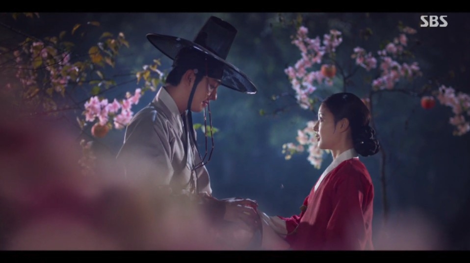 紅天機與河藍一路走來有多曲折，現在就有多甜蜜！兩人趁著兒子睡著時出去約會