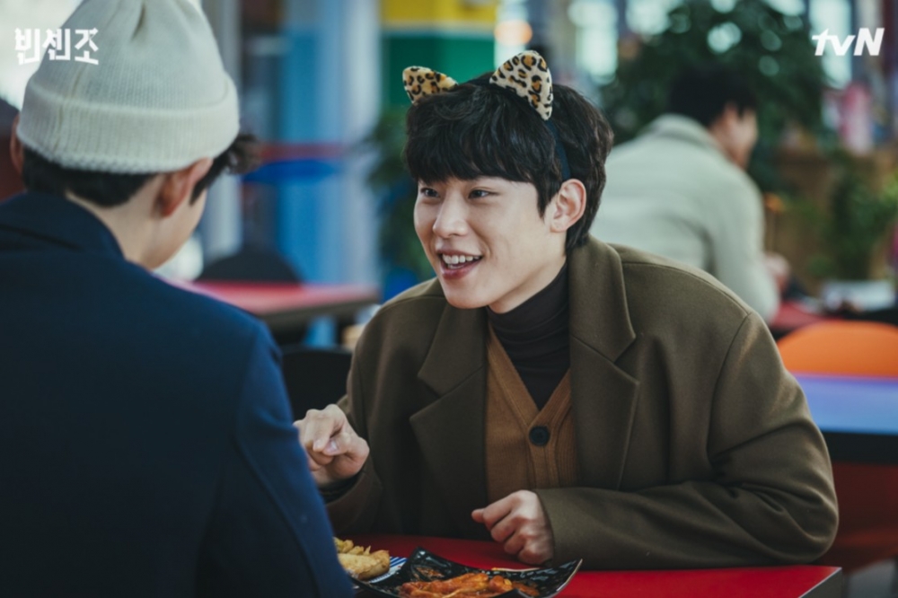 金聖喆&郭東延曾出演tvN《黑道律師文森佐》，兩人都是宋仲基的小迷弟