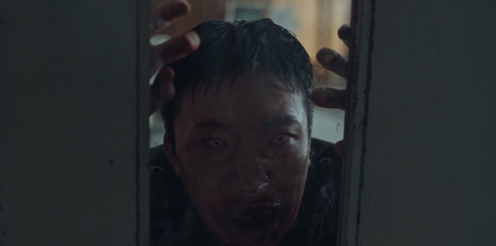 後輩發狂暴走有如喪屍