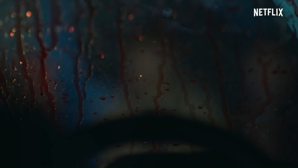 負責調查案件的陳京勳在案發現場看到了被壓到變形的車子,以及大量濺出的鮮血