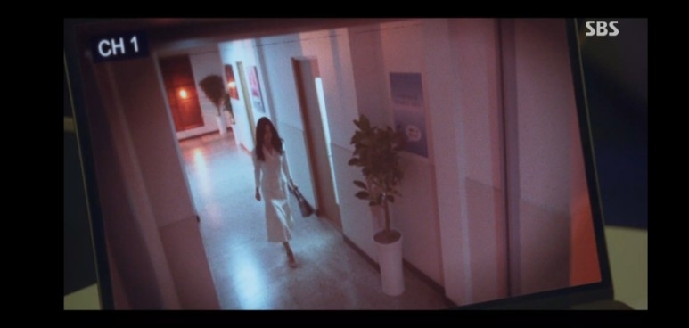 趙妍珠找到14年前工廠的監視器影像