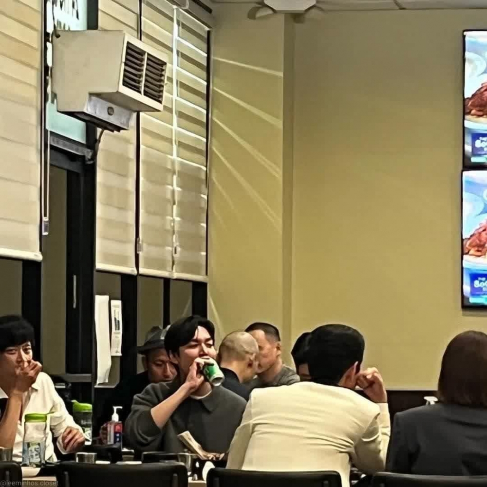 眾多韓星在LACMA ART+FILM結束後，一同前往餐廳吃飯被幸運粉絲巧遇