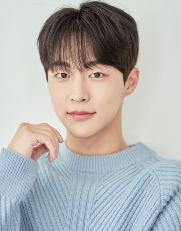 裴仁赫飾演法學院2年級富二代學生「崔允尚」,暗戀吳秀才