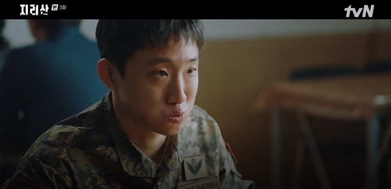 待一等兵恢復後,賢祖去探望他,並從他口中得知當初那位登山客給了他一瓶養樂多