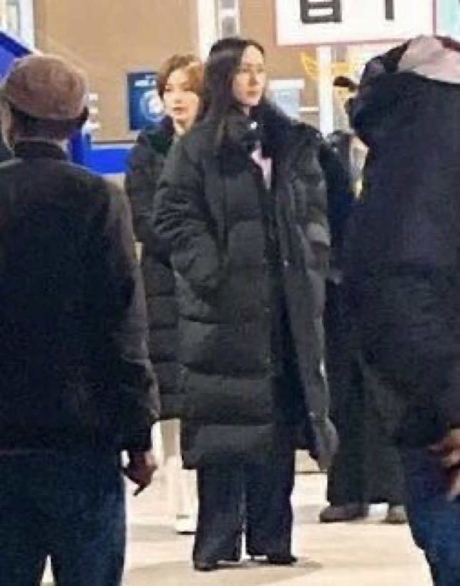 網上瘋傳孫藝珍與田美都的路透照