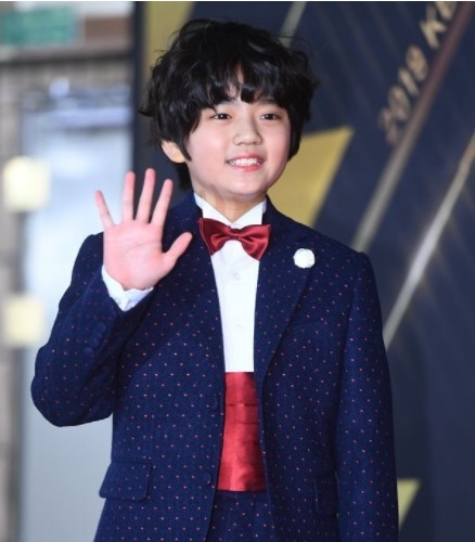 因此第一集會先由童星出演,之前傳出金康勳也將出演這部作品,不曉得會不會是飾演童年版的宋仲基角色?