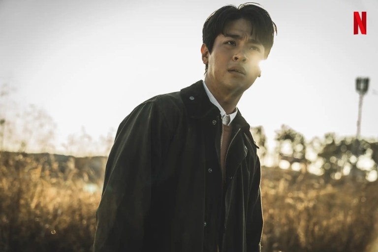 朴正民飾演平凡電視臺PD「裴英宰」