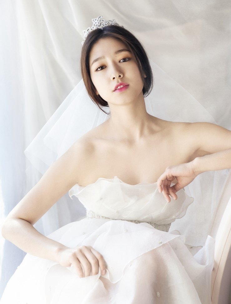 朴信惠曾為婚禮雜誌拍攝的婚紗畫報