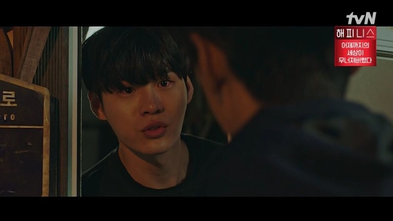 ，在姜賢祖找到家中時非常慌張，於是傳訊息給幕後黑手求助，但對方只是讓他好好地完成分內事