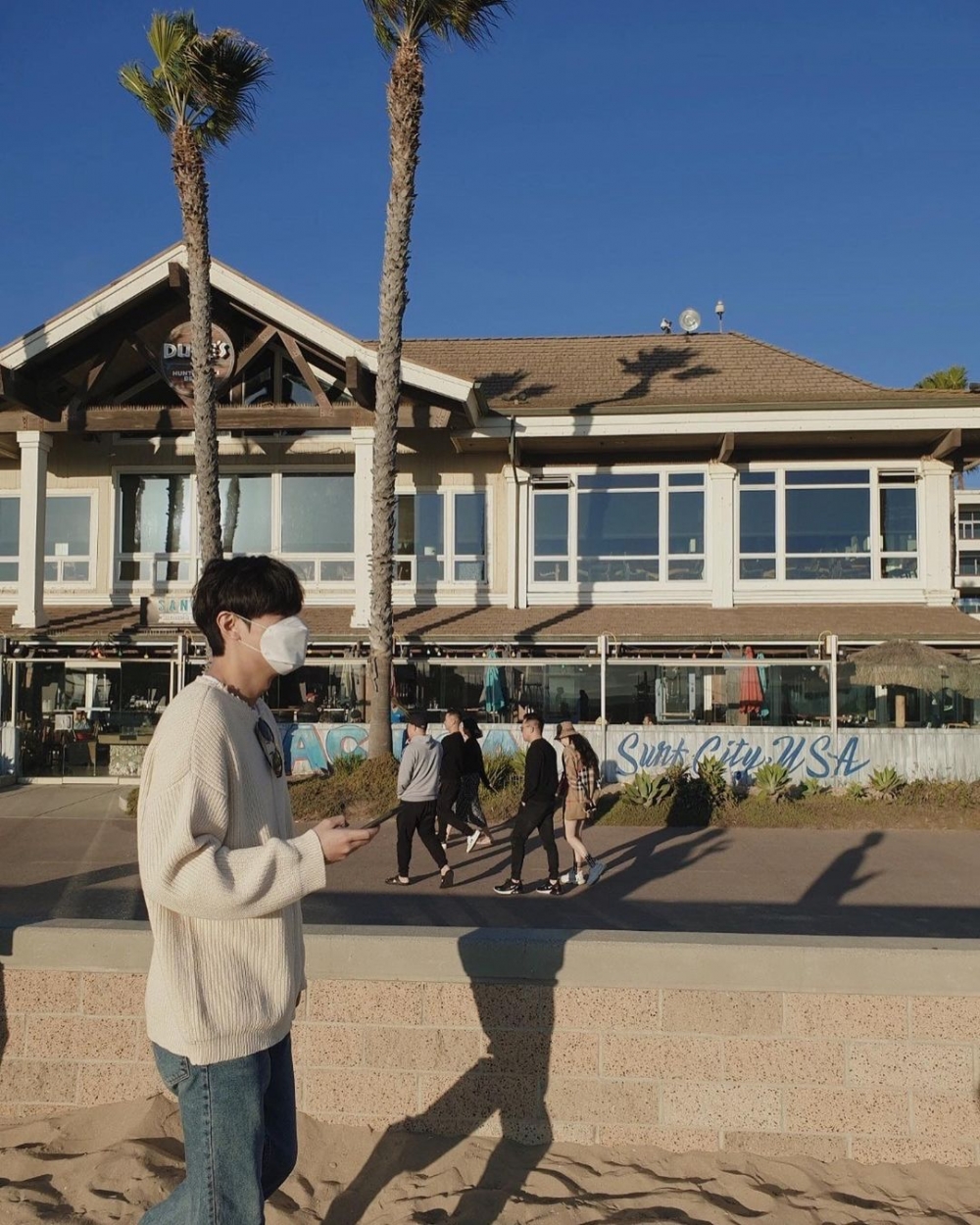 李敏鎬重遊2013年主演韓劇《繼承者們》拍攝地，內文寫下「過的好嗎」