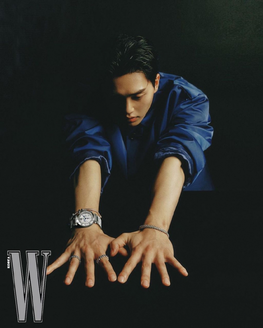 宋江在畫報中大展性感魅力