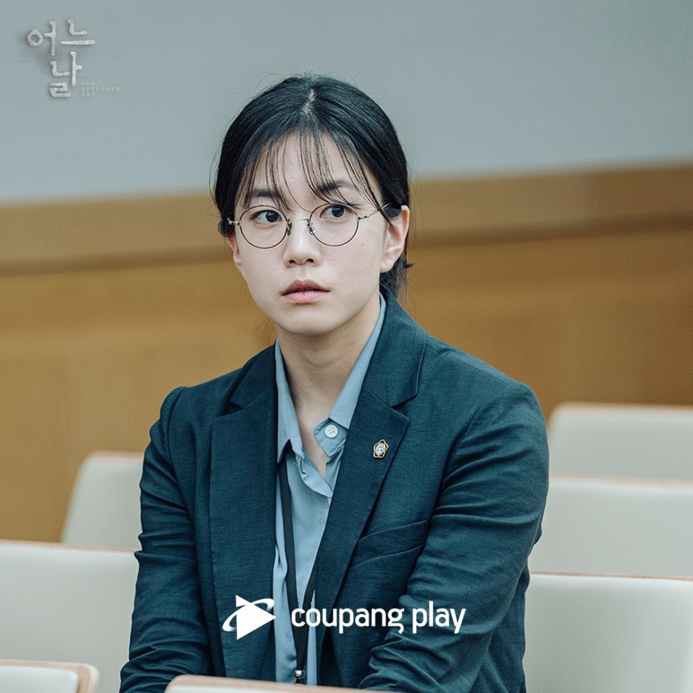 李雪飾演充滿人文主義的助理律師