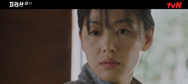 忽然被告知有個叫林哲京（孫錫久 飾）的男人要來拿遺失物，徐伊江聽到這個人的名字後頓時愣住