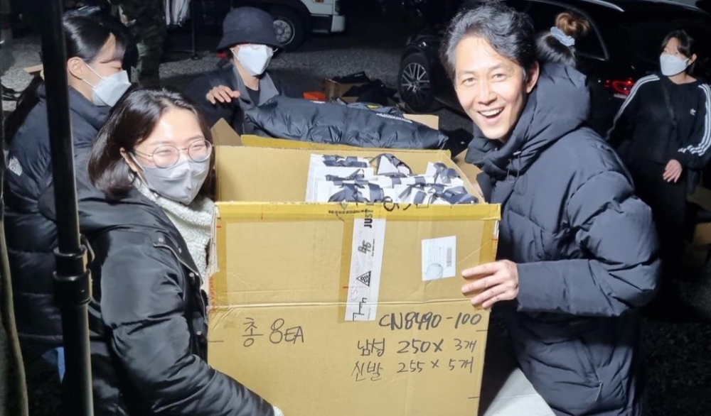 李政宰還為《Hunt》劇組人員買了羽絨服