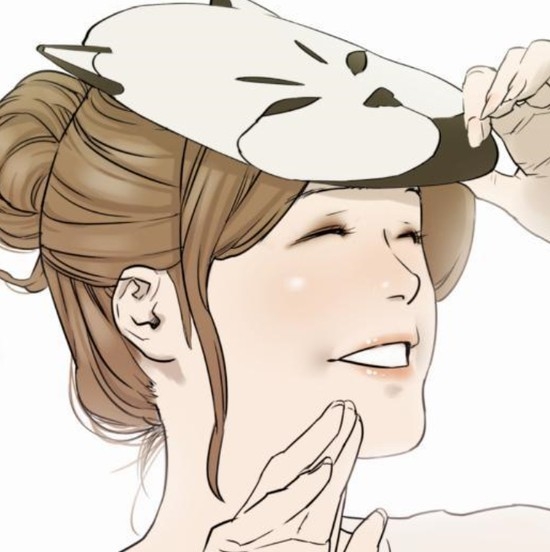 申惠善在片中飾演「蕭市民」,在夜晚「貓面具」會以現身