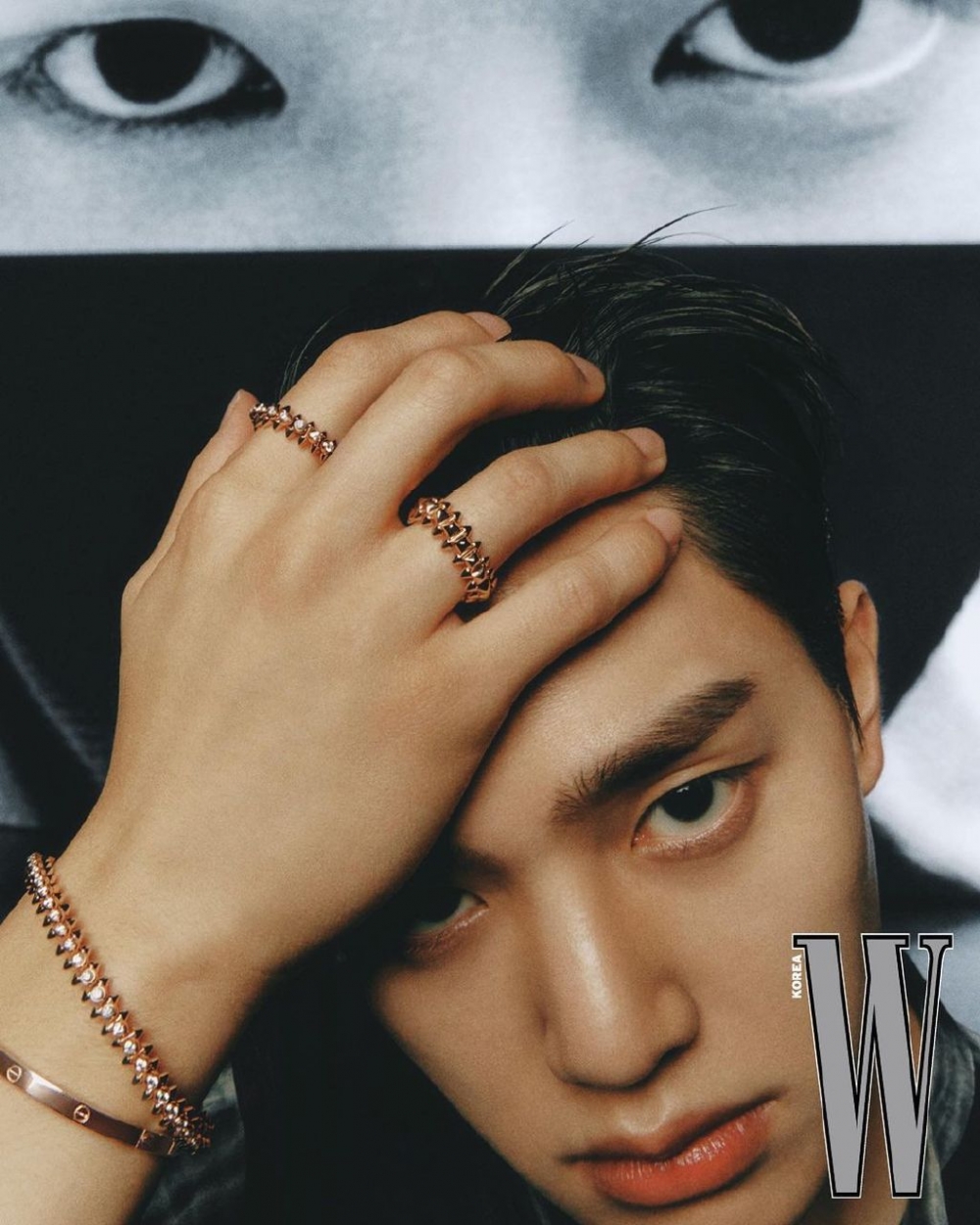 宋江為韓國雜誌《W KOREA》拍攝時尚畫報