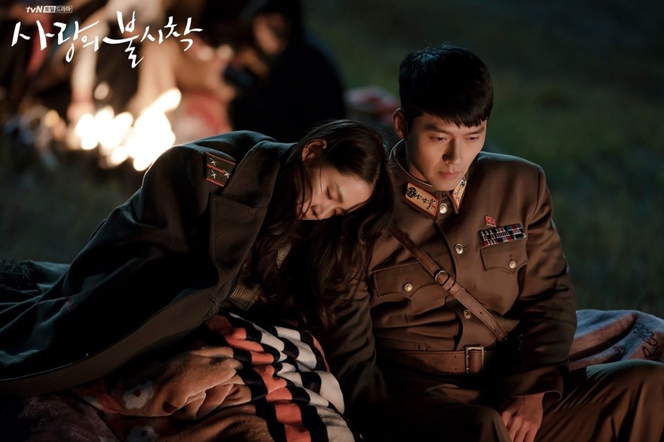 《愛的迫降》講述了跨越南北韓的愛情故事