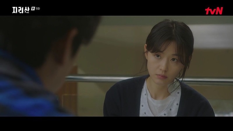 徐伊江被濃煙嗆傷昏迷醒來後，姜賢祖告訴她找到李世旭的屍體