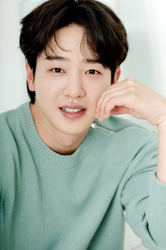 李太善則演繹驗屍官「金明鎮」，因為職業關係、成為所有女性最想逃避的新郎第一順位