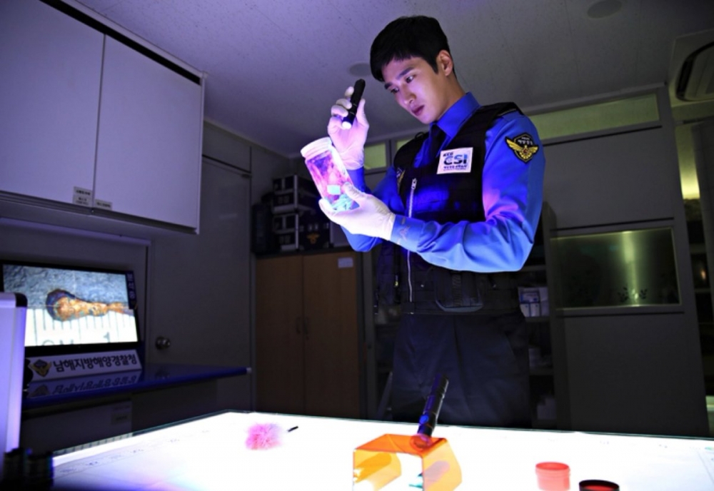 安普賢警裝造型被網友讚超帥