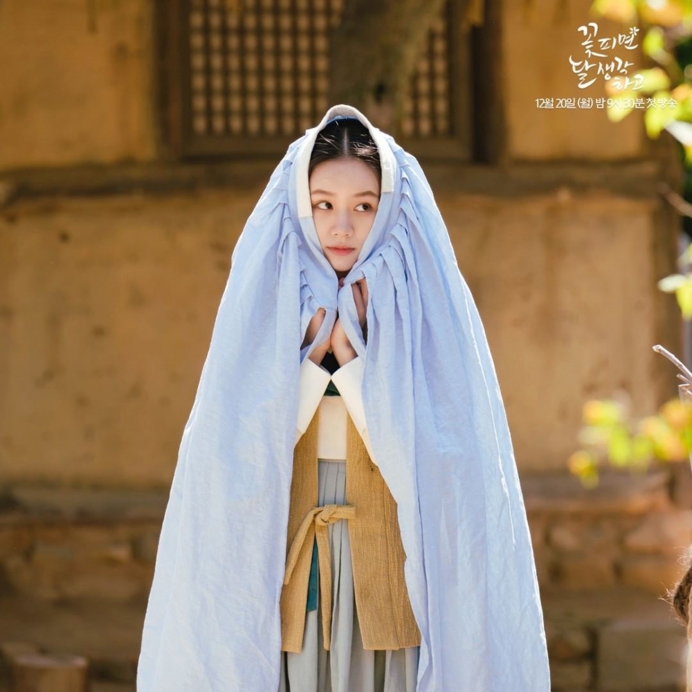 李惠利飾演「姜露瑞」,為了償還債務偷偷開始釀造白酒