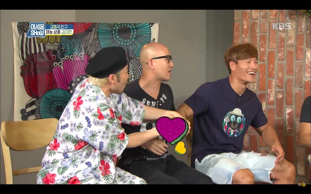 洪錫天笑說：「座位這麼安排是有原因的啊～」