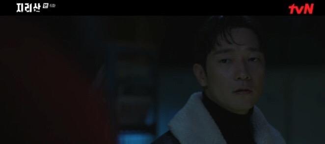 兩人後來回到避難所後，終於抓到了真正的通緝犯，徐伊江事隔多年再度見到了初戀