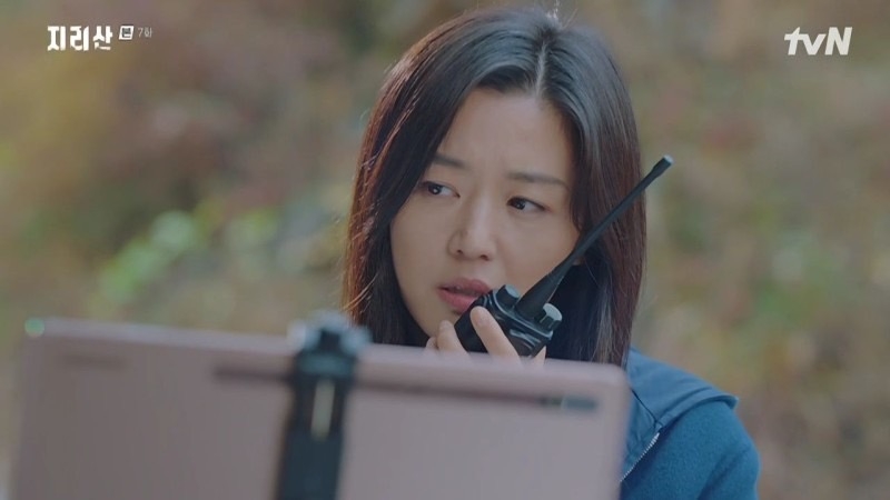 徐伊江和李多媛用無線電通話時忽然斷線