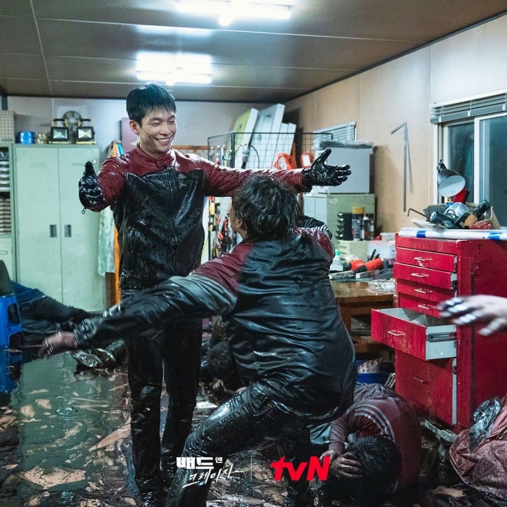 製作組表示：「魏河俊發揮了極大的專注力，因此完成了令人拍手叫好、既搞笑又強烈的場景。」