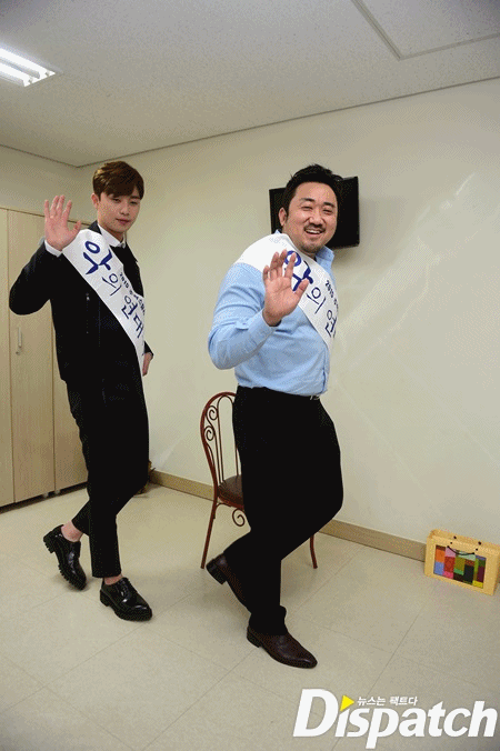 馬東石和朴敘俊到2015年因電影《惡意編年史》才有了對手戲！兩人一起參加活動的互動自然又可愛❤