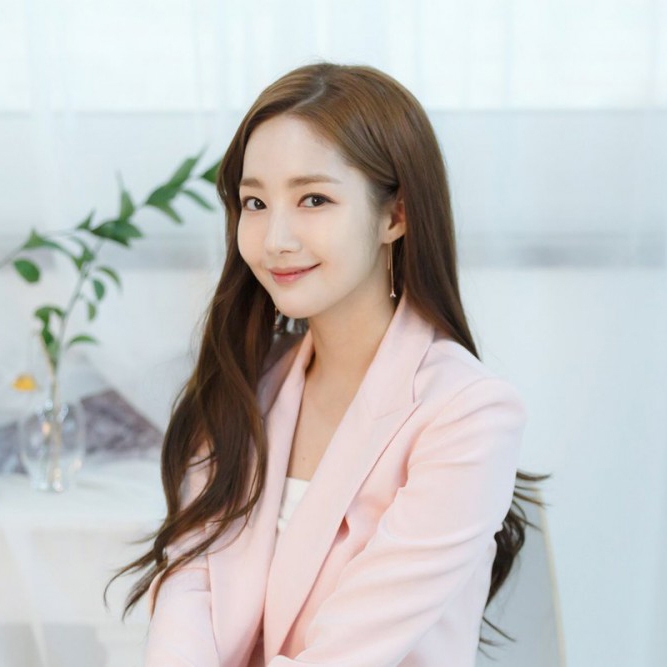 朴敏英正在拍攝JTBC新劇《氣象廳的人們 : 社內戀愛殘酷史篇》