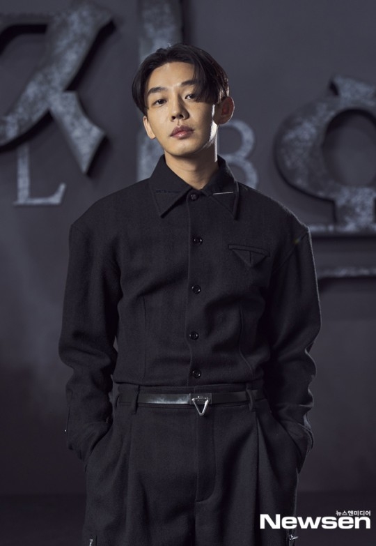 劉亞仁首先提及了劇中飾演的新真理會首領「鄭振秀」