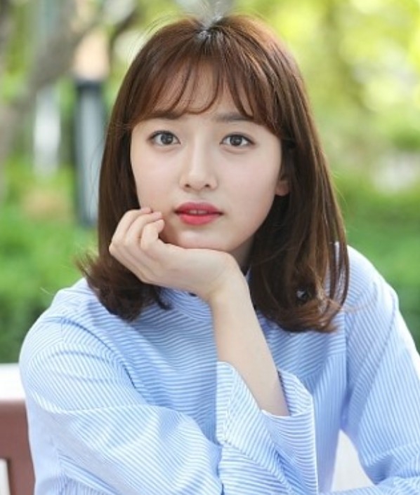 表藝珍飾演知道閔在伊祕密的丫鬟「佳朗」，同樣女扮男裝進宮