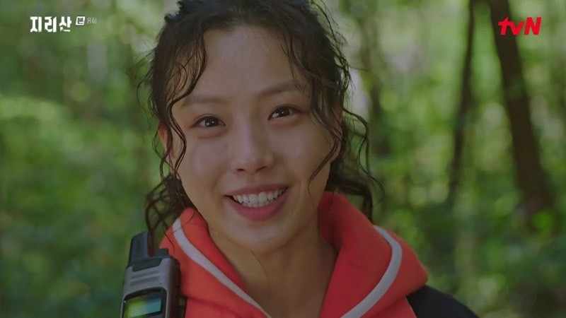 李多媛看到追著她的人是熟面孔露出笑容