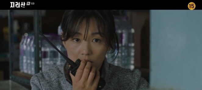 徐伊江接到有人落難的情報後，獨自上山找人，姜賢祖則在避難所待命