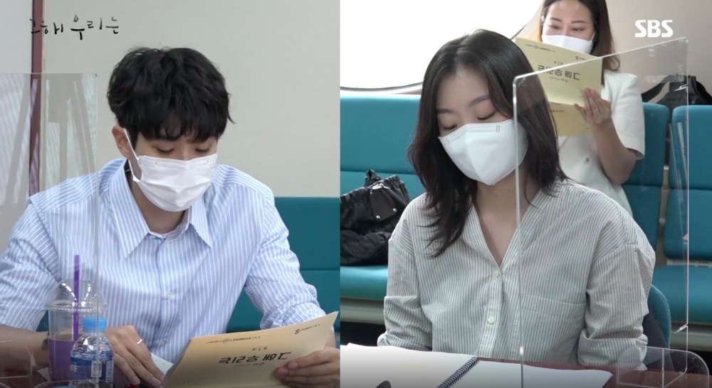 惹得金多美頓時不滿的向導演要求暫時停拍,還直呼崔宇植是「傻子」,感覺兩人在劇中拍攝紀錄片時火藥味好重啊